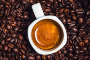 Espresso vs slovenské presso: Rozdiely, ktoré nemožno ignorovať